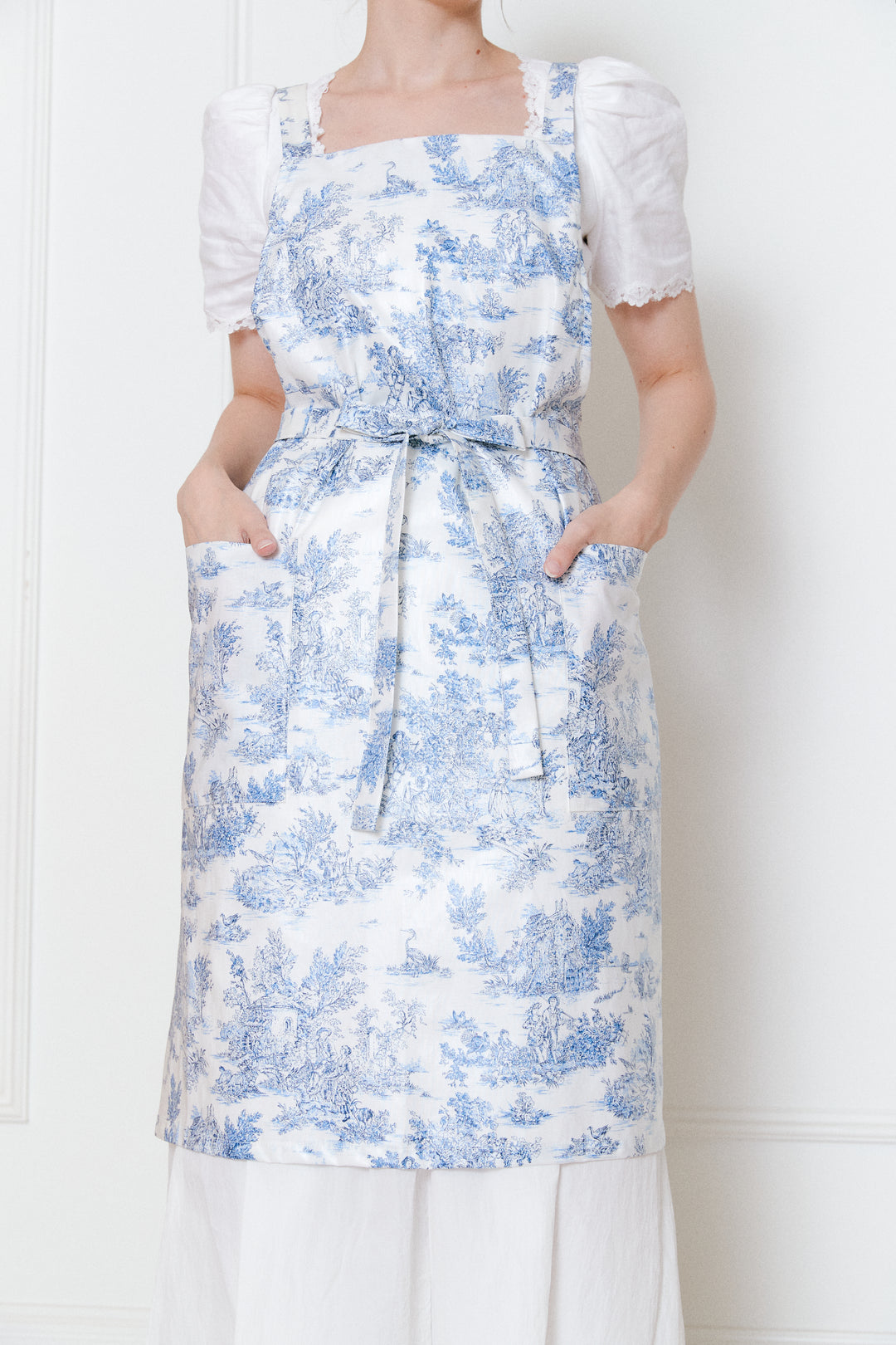 Vintage Blue Toile Waterproof Apron