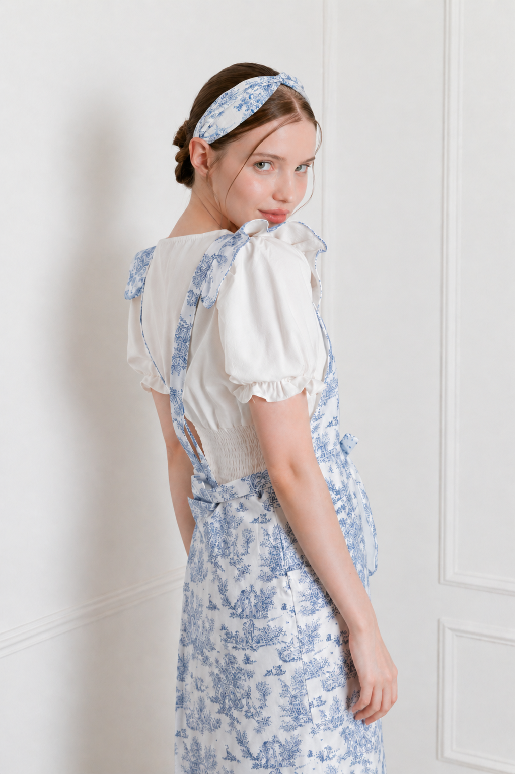Winged Toile Waterproof Apron