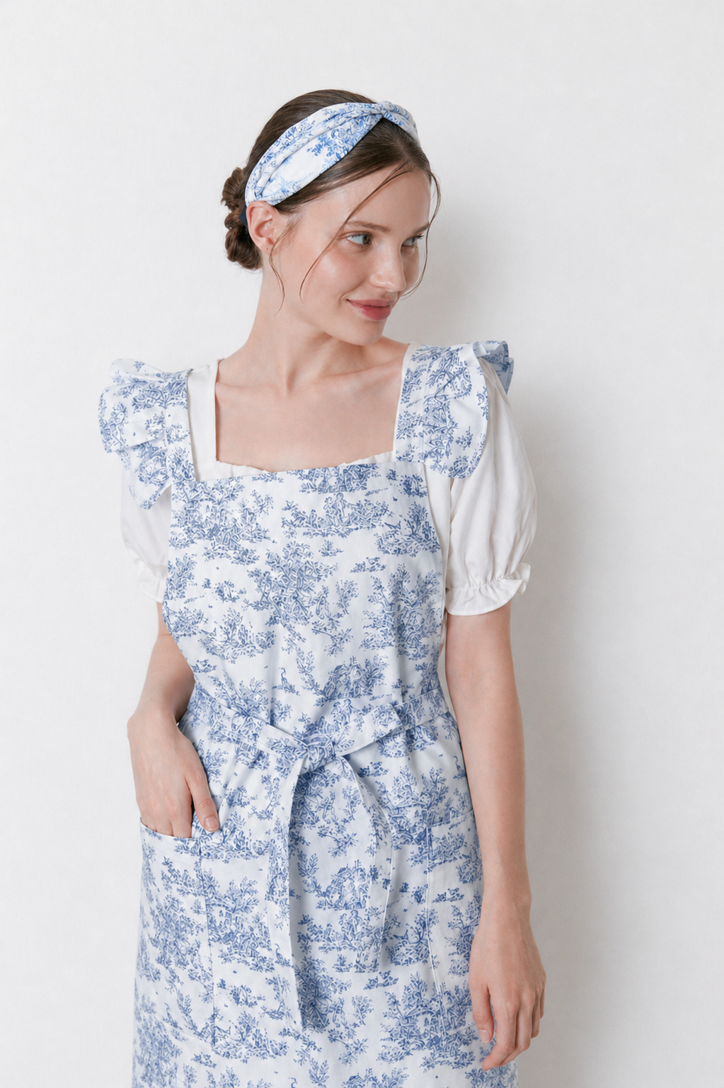 Winged Toile Waterproof Apron